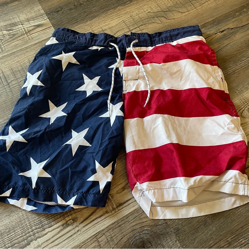 Mens St John’s Bay size large swim trunks